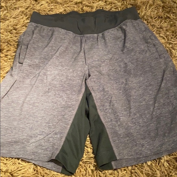 Lululemon gray shorts size M - Picture 1 of 2